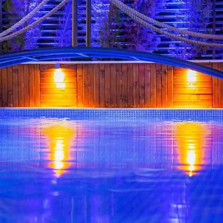 Ada 4 Sleeps Isolated And Heated Pool